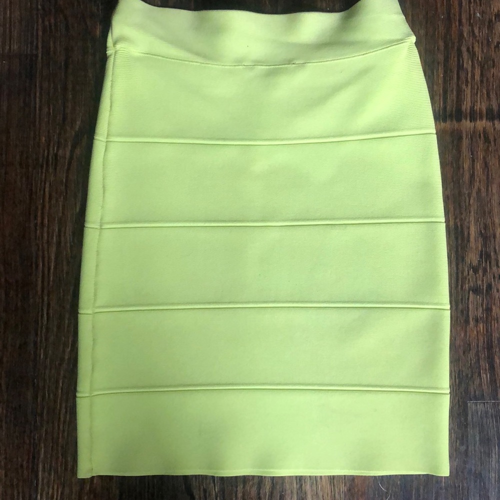BCBG Max Azria Form fitting stretch skirt